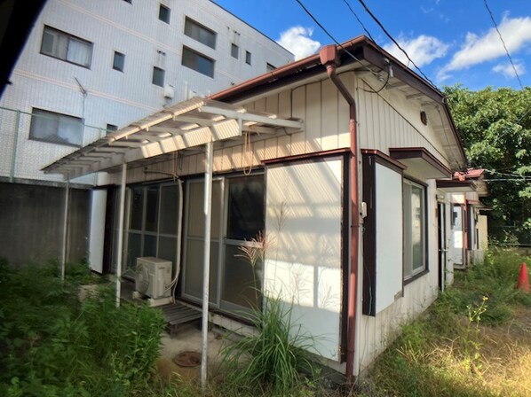 小屋松貸家2号棟の物件外観写真